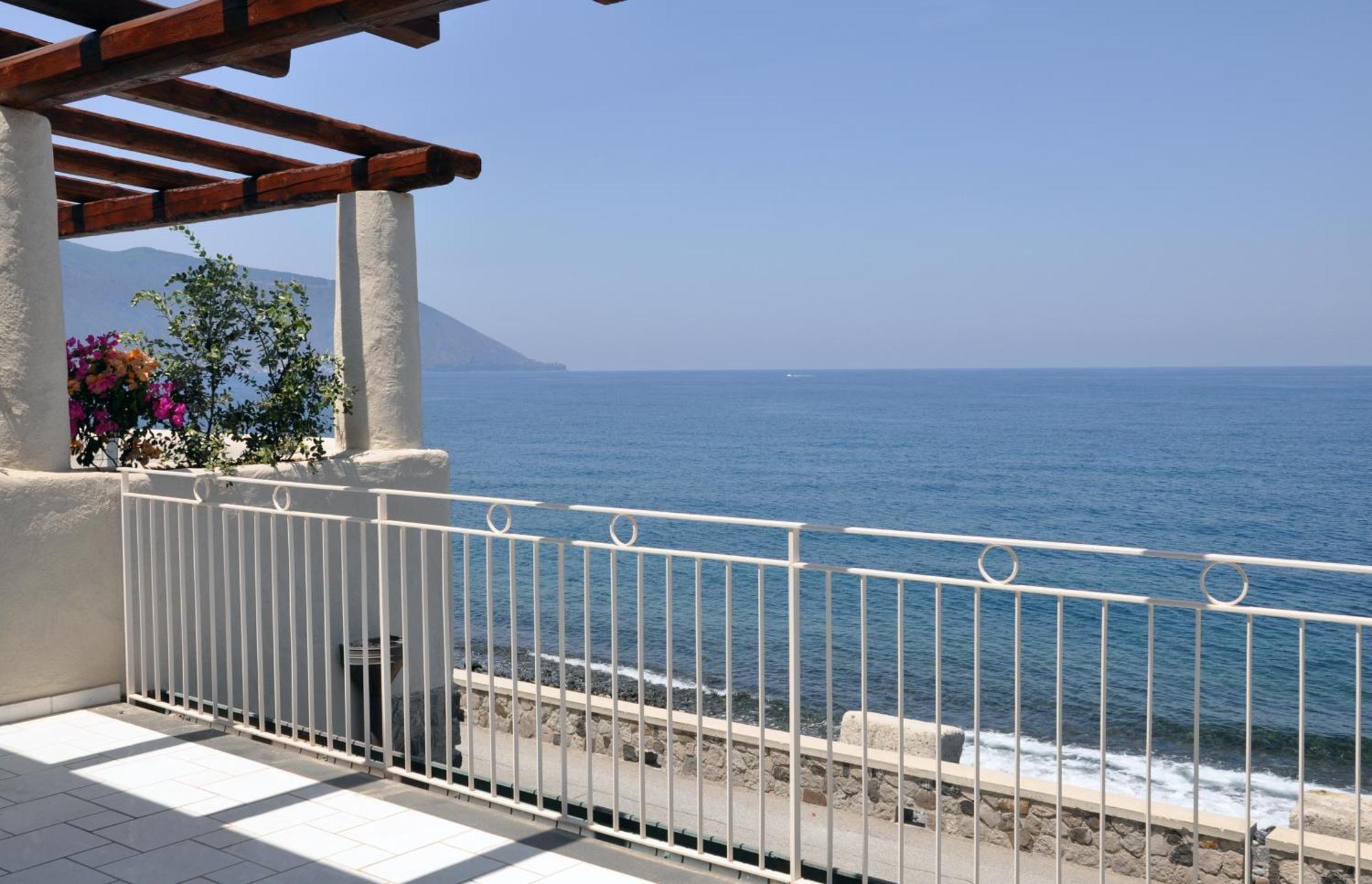 Nerossidiana Aparthotel Acquacalda Exterior photo